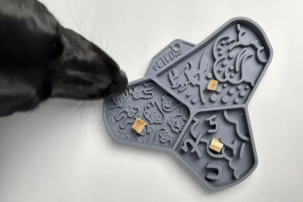 派庫舔食墊,幫助狗狗降低吃東西的速度,減少脹氣。